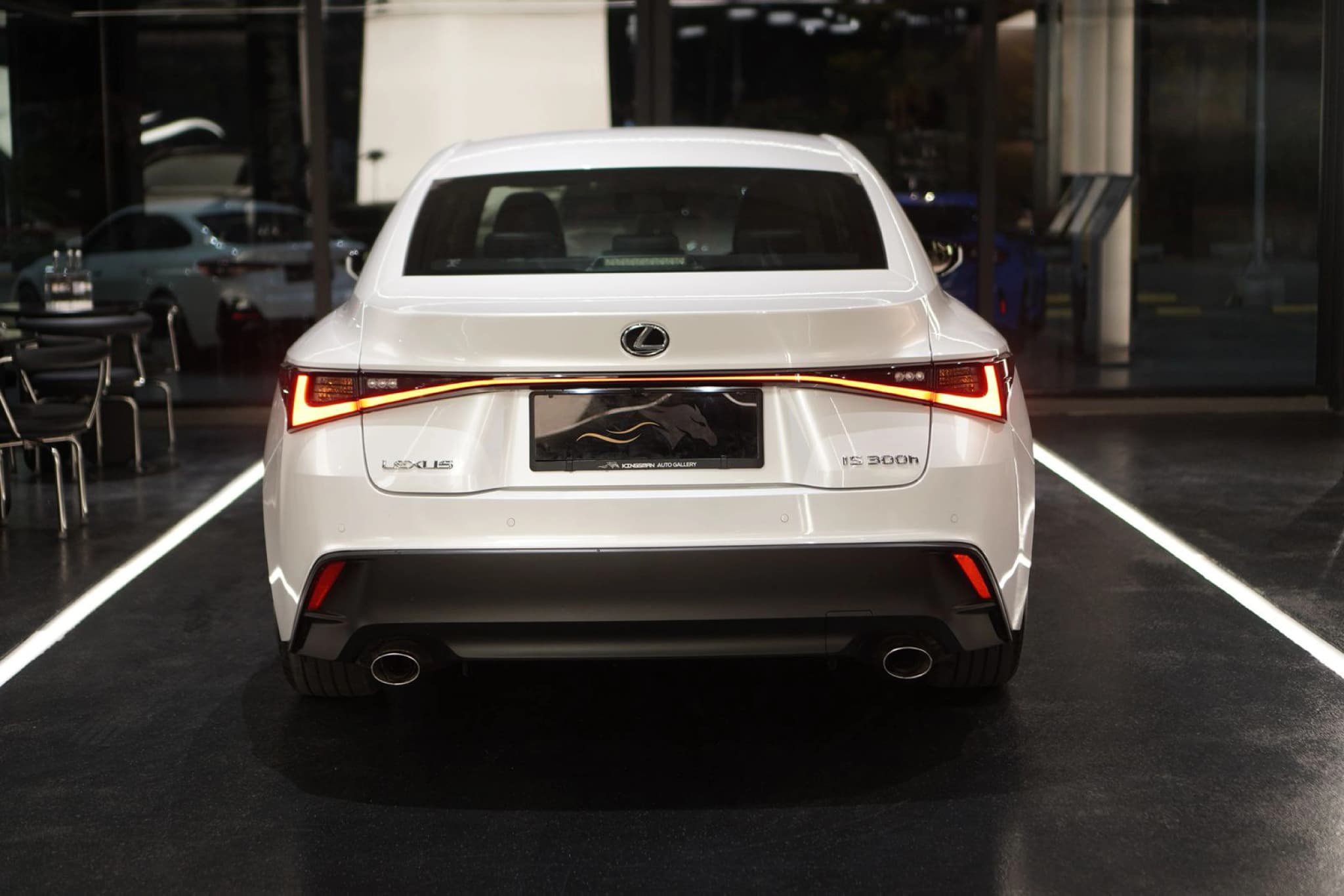 LEXUS IS 300H EXECUTIVE — photo 4 of 4