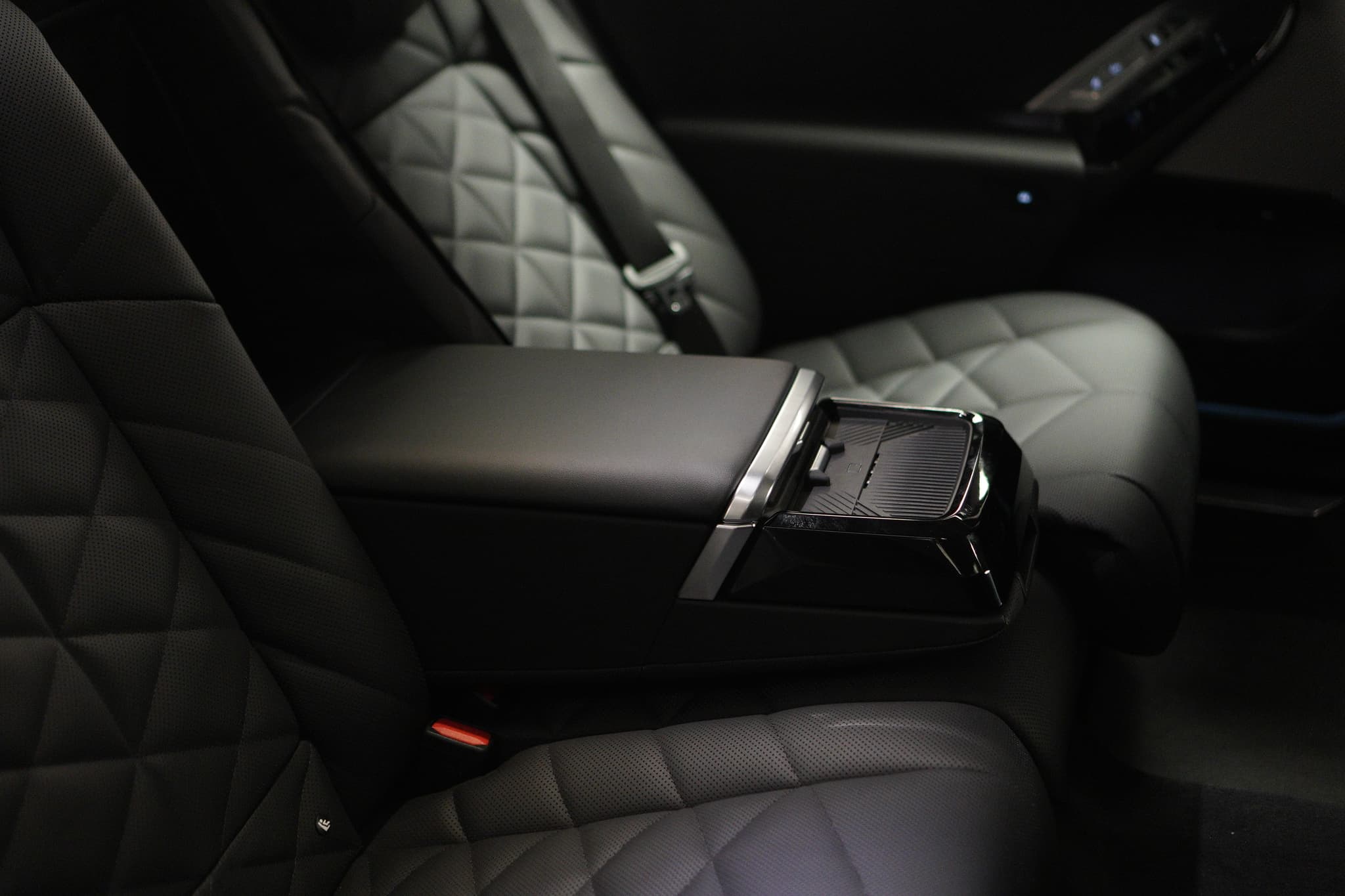 BMW i7 XDRIVE60 — view 13 of 15