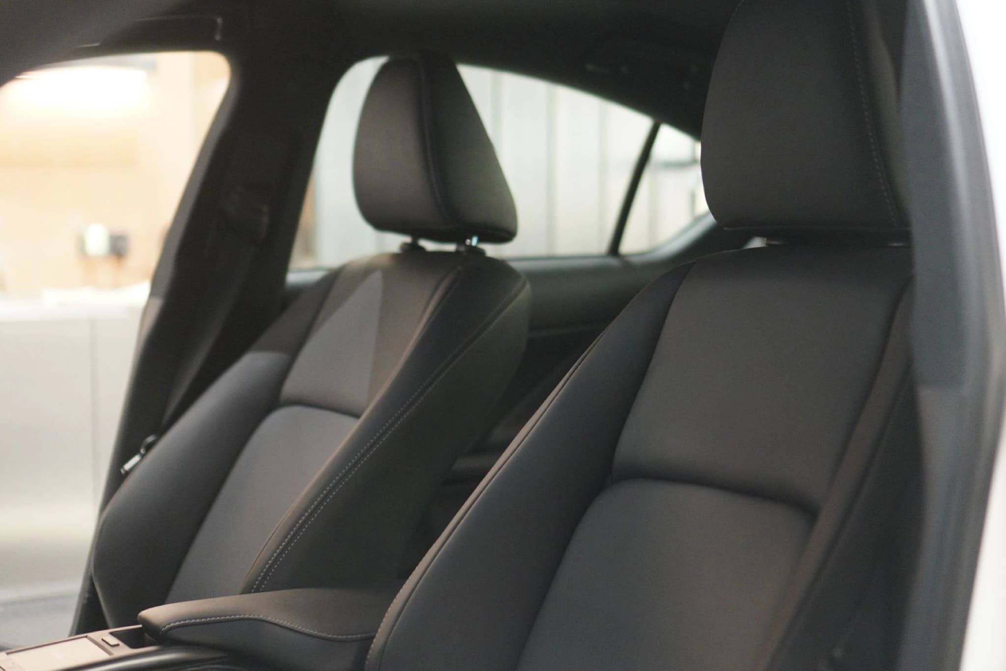 LEXUS IS 300H EXECUTIVE — view 7 of 13