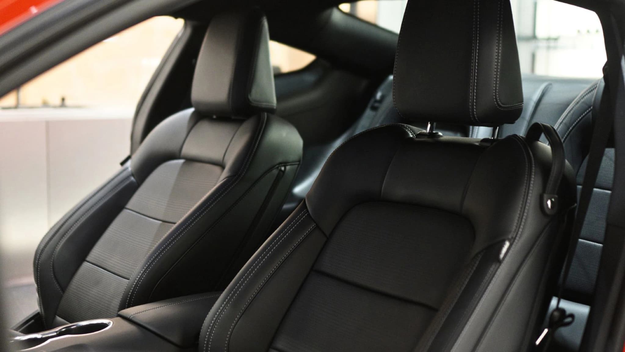 FORD MUSTANG 5.0 GT COUPE — view 7 of 18