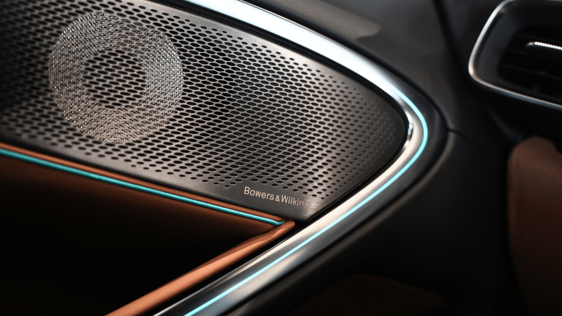 MCLAREN ARTURA — view 13 of 20