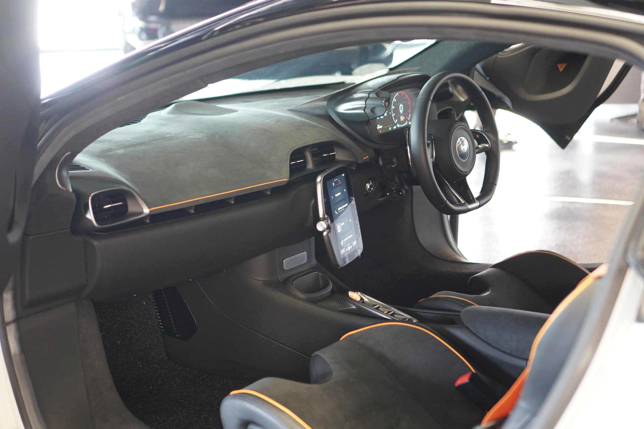 MCLAREN ARTURA — view 10 of 10