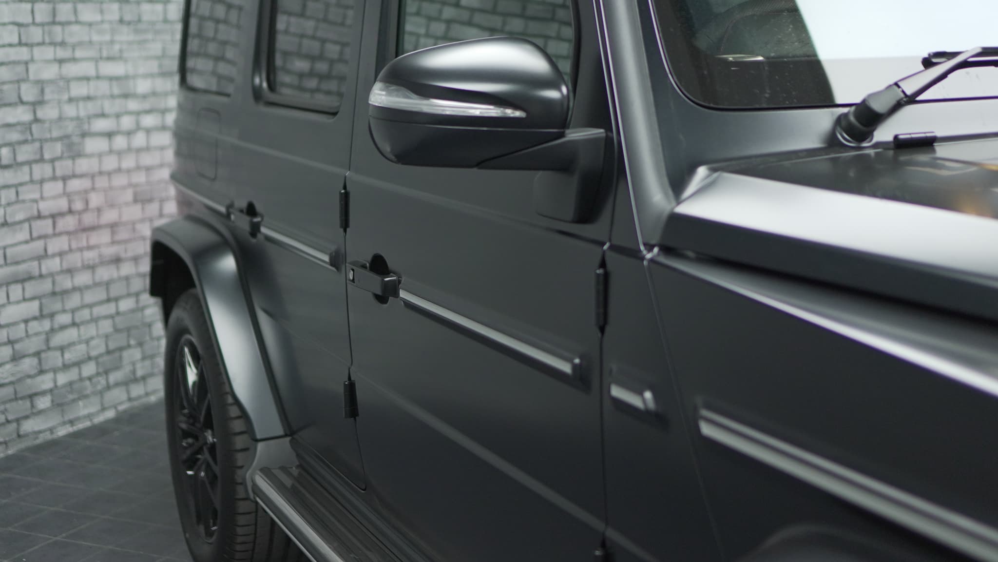 Mercedes G500 — photo 2 of 4