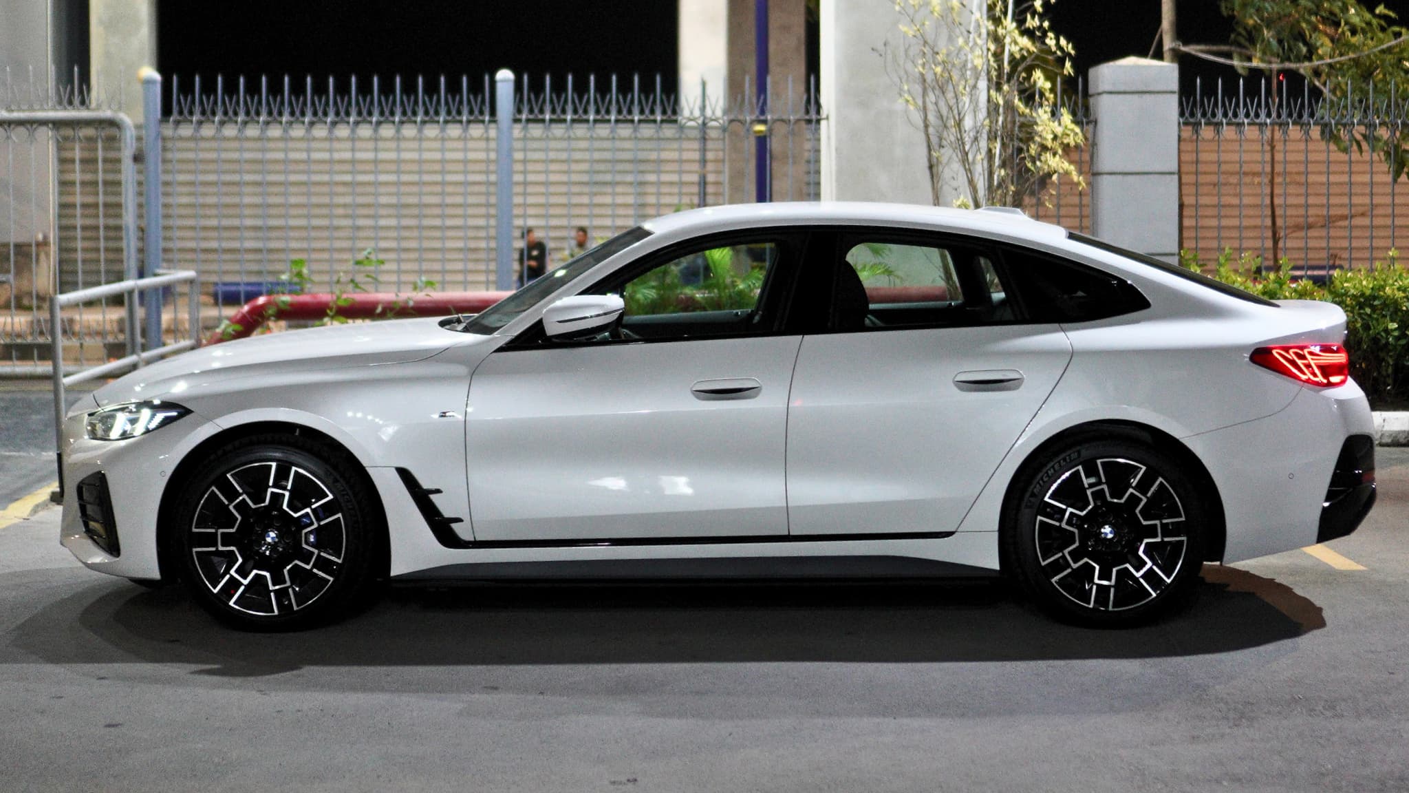 BMW i4 EDRIVE35 — photo 2 of 4