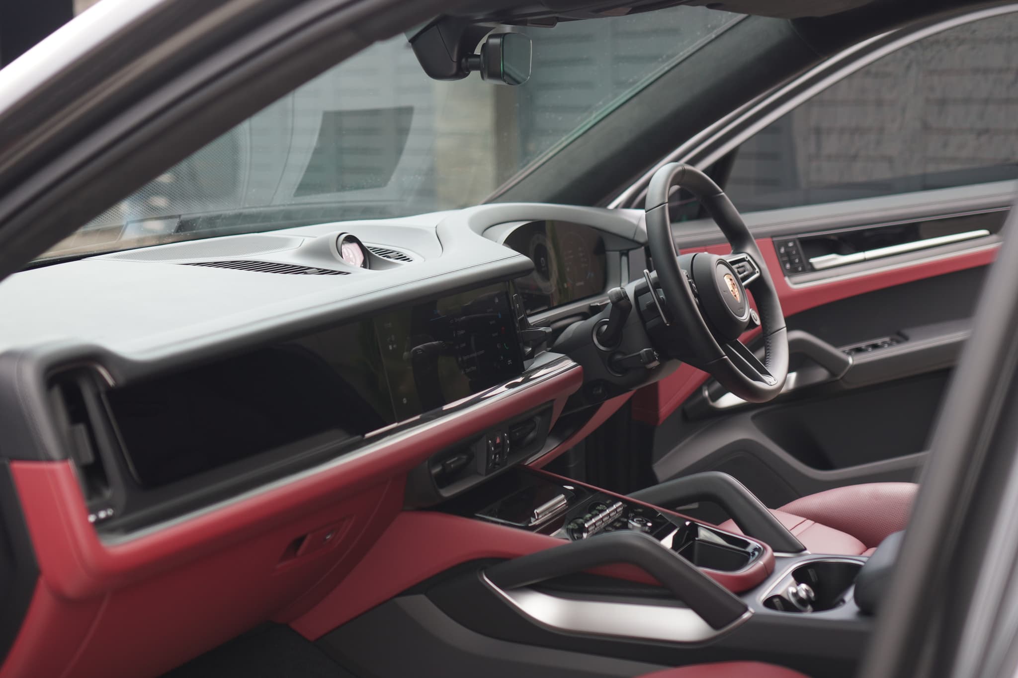 PORSCHE CAYENNE GTS — photo 3 of 4