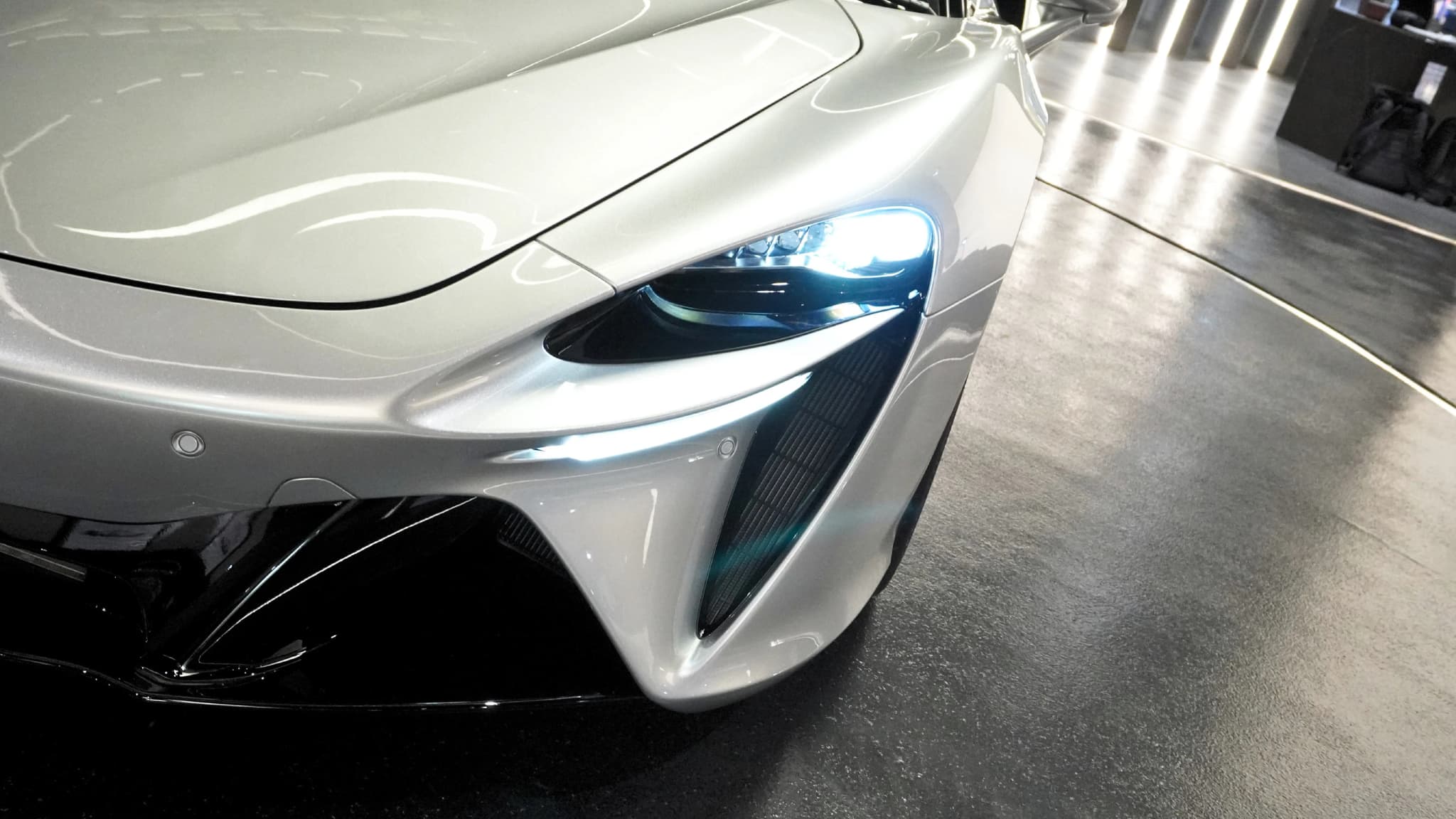 MCLAREN ARTURA — photo 3 of 4