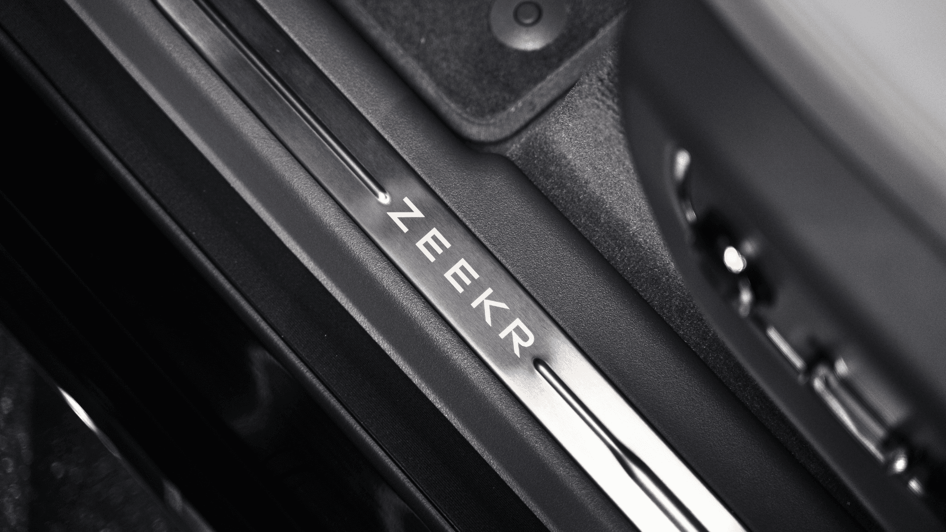 Zeekr 009 — photo 4 of 4