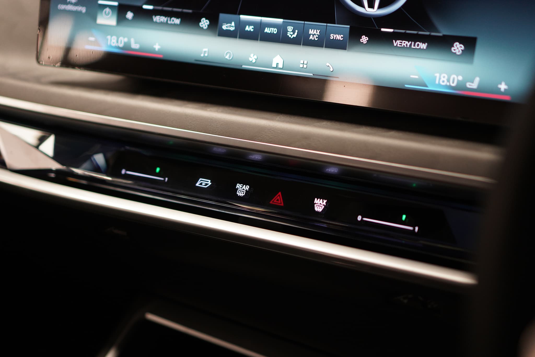 BMW i7 XDRIVE60 — photo 4 of 4
