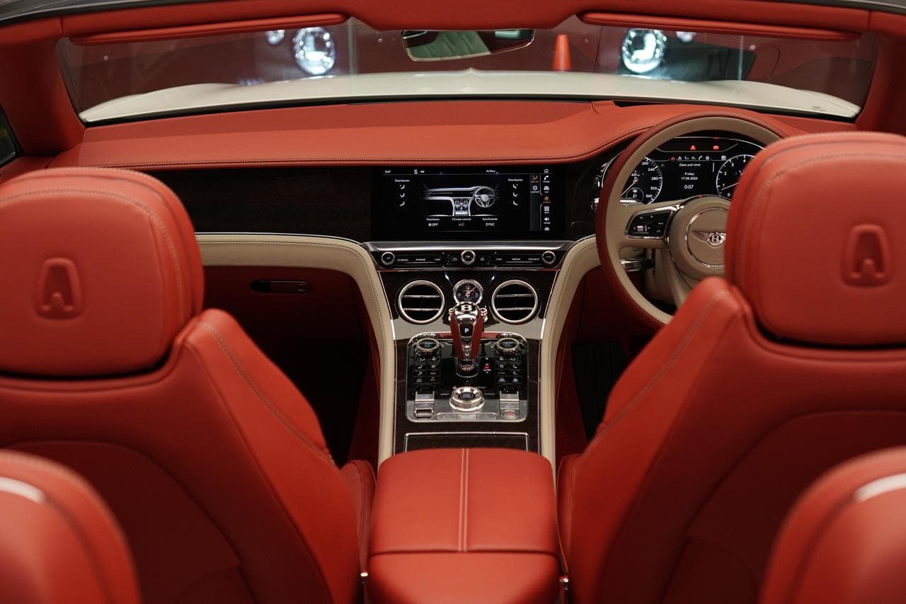 BENTLEY CONTINENTAL GT CONVERTIBLE AZURE V8 — view 12 of 15