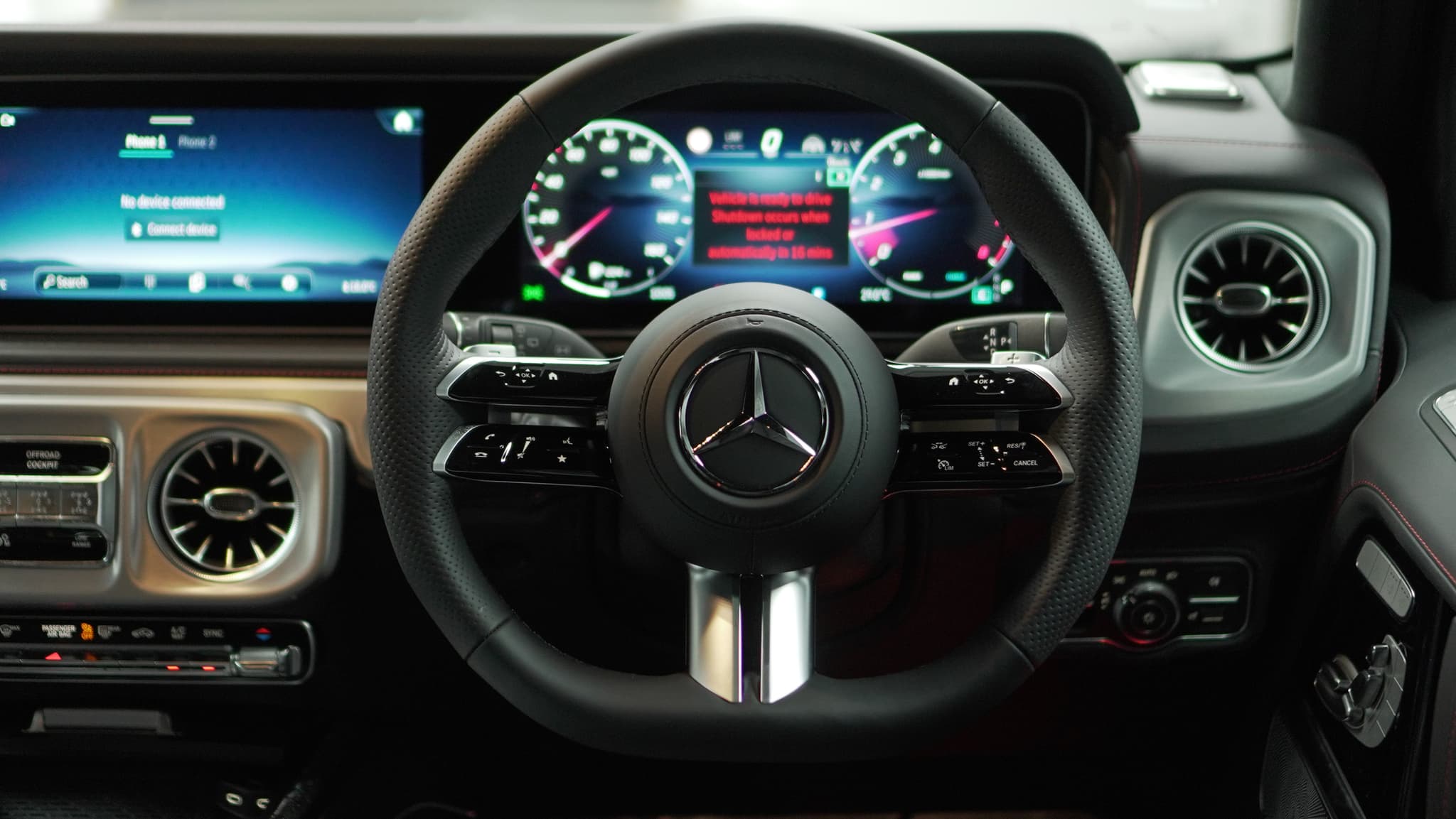 Mercedes G500 — photo 3 of 4