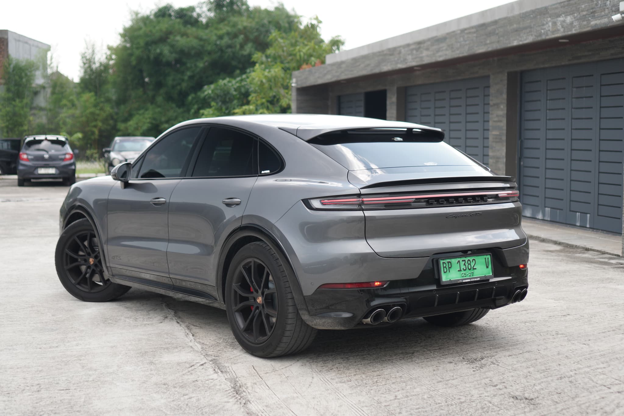 PORSCHE CAYENNE GTS — photo 4 of 4