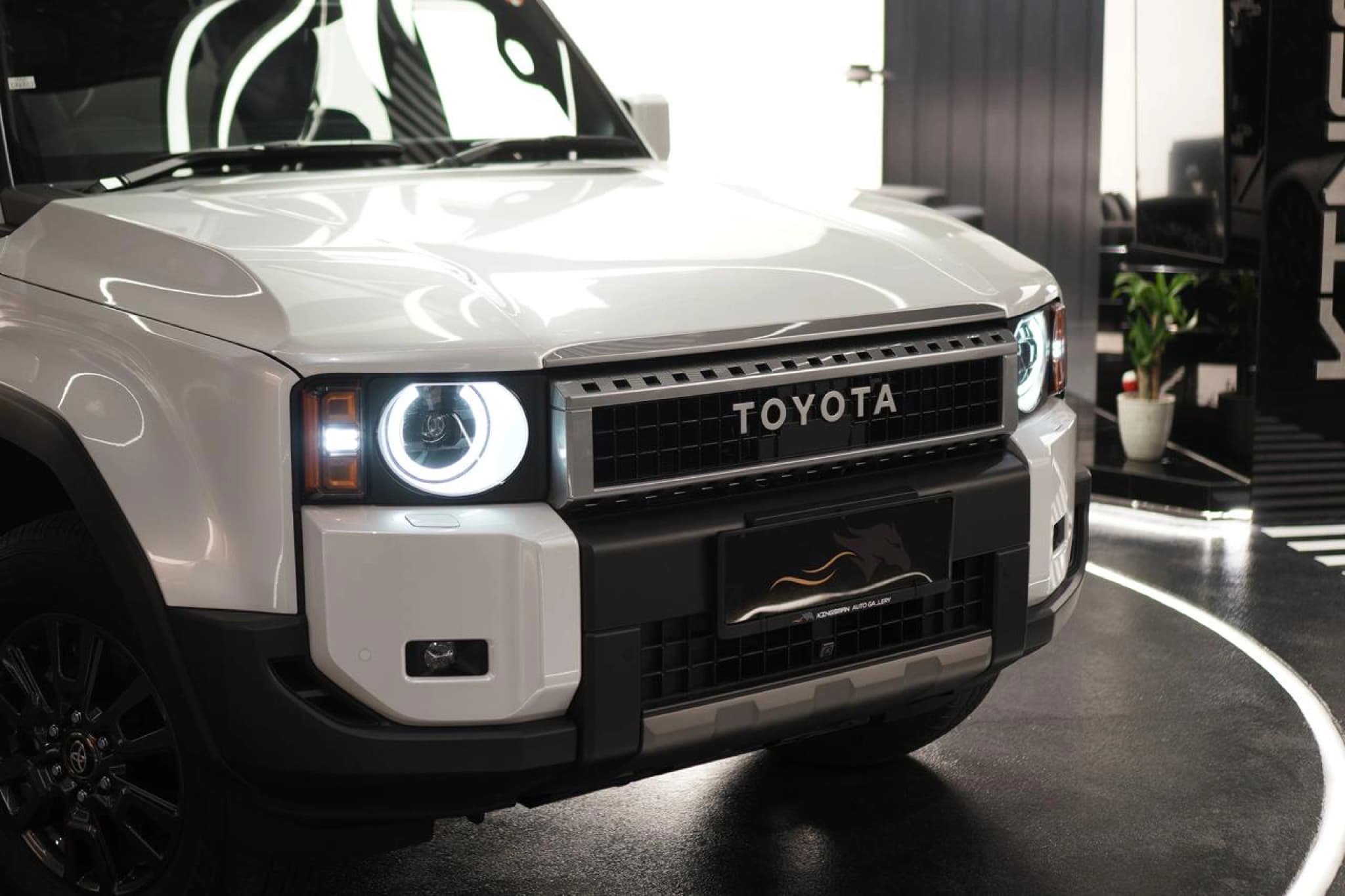 TOYOTA LAND CRUISER 250 VX — photo 2 of 4